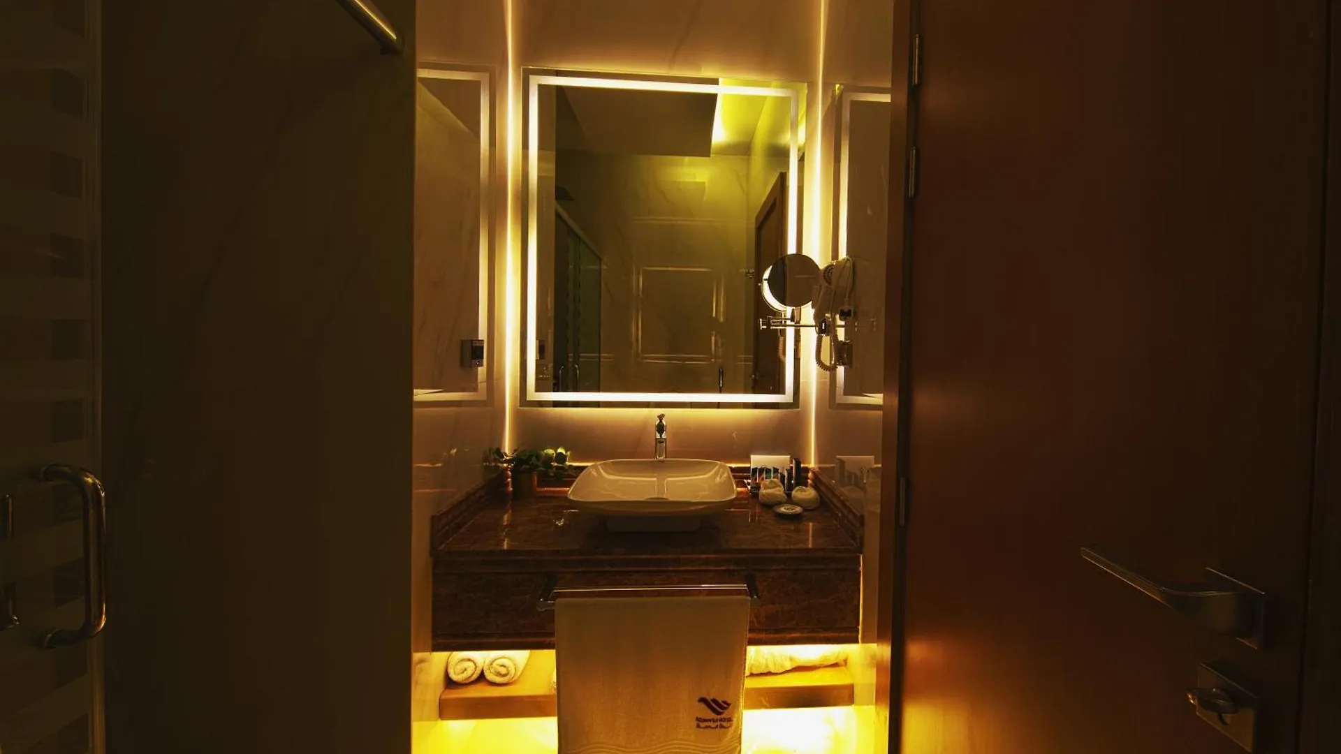 Redwaves Hotel فندق ريدويفز Jeddah 4*,